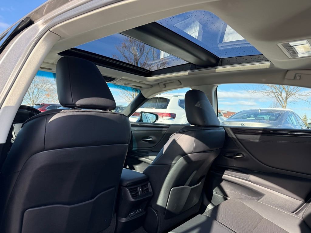 Used 2021 Lexus ES 350 350 w/ Premium Package image 16