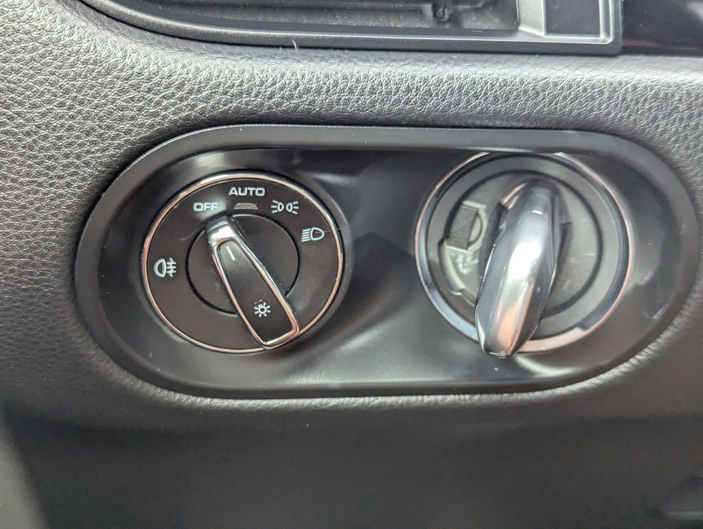 Used 2024 Porsche Macan Turbo image 25