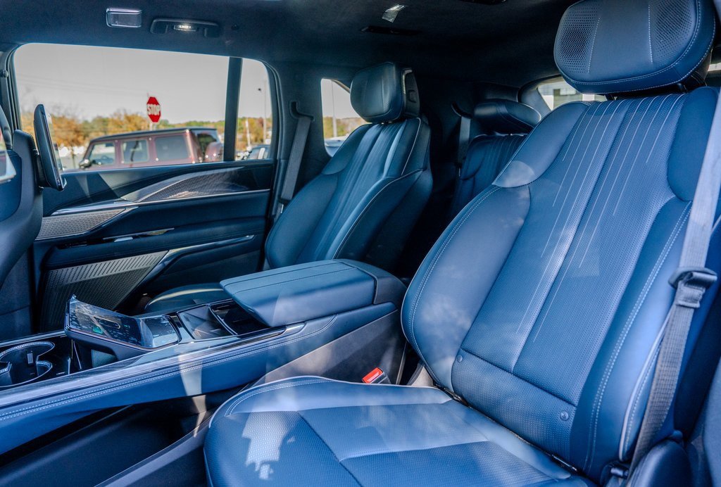 Used 2025 Cadillac Escalade IQ Luxury 2 image 20