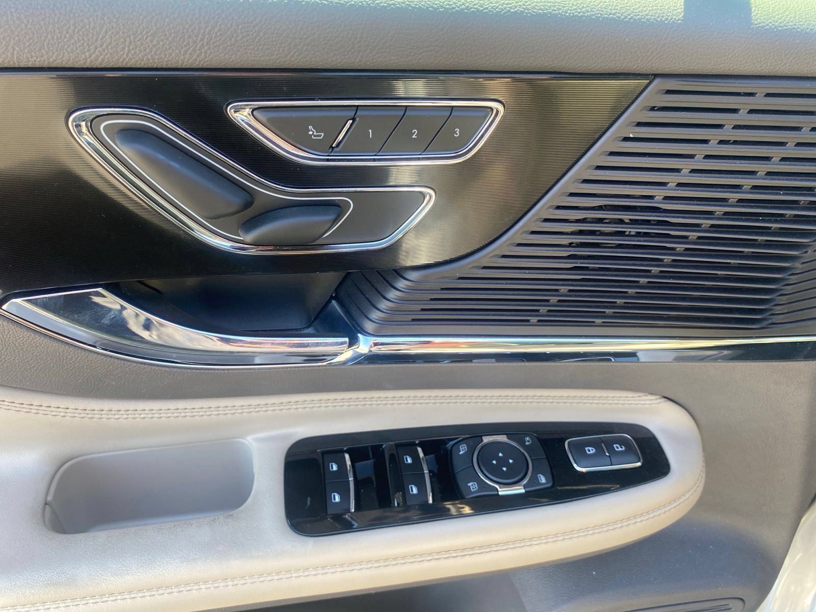 Used 2022 Lincoln Corsair Reserve w/ Elements Package AWD/4WD image 10