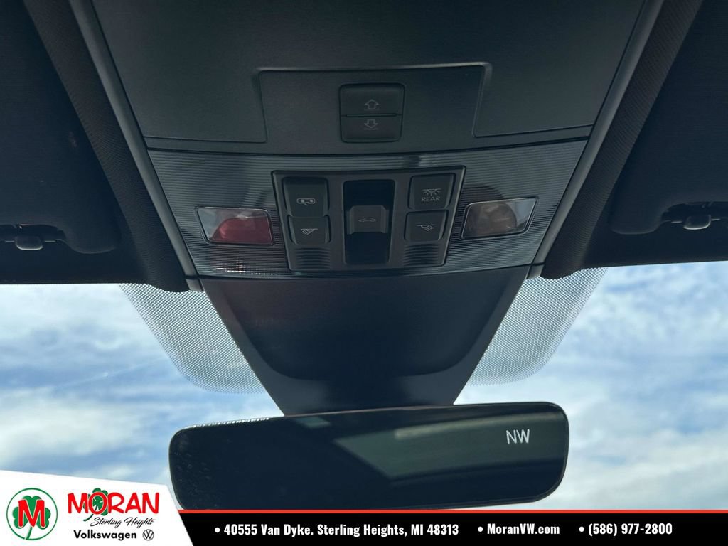 Certified 2023 Volkswagen Tiguan SE R-Line AWD/4WD image 33