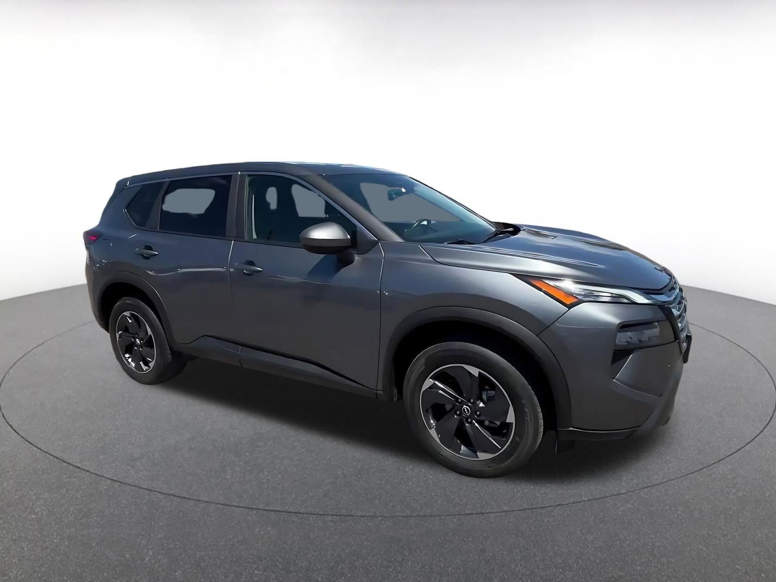 Used 2025 Nissan Rogue SV FWD image 2