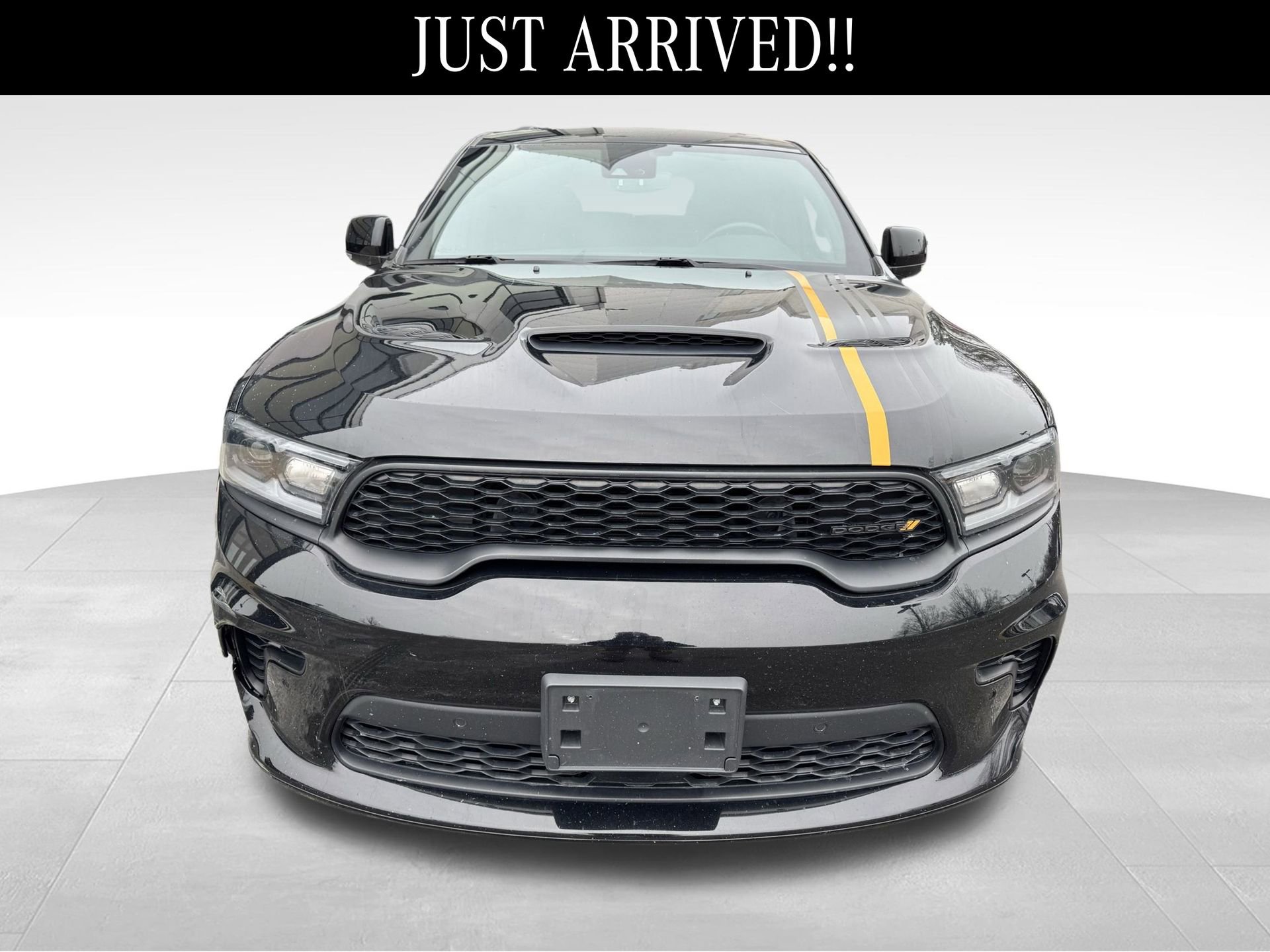 Used 2023 Dodge Durango R/T w/ Hemi Orange Plus Package image 2