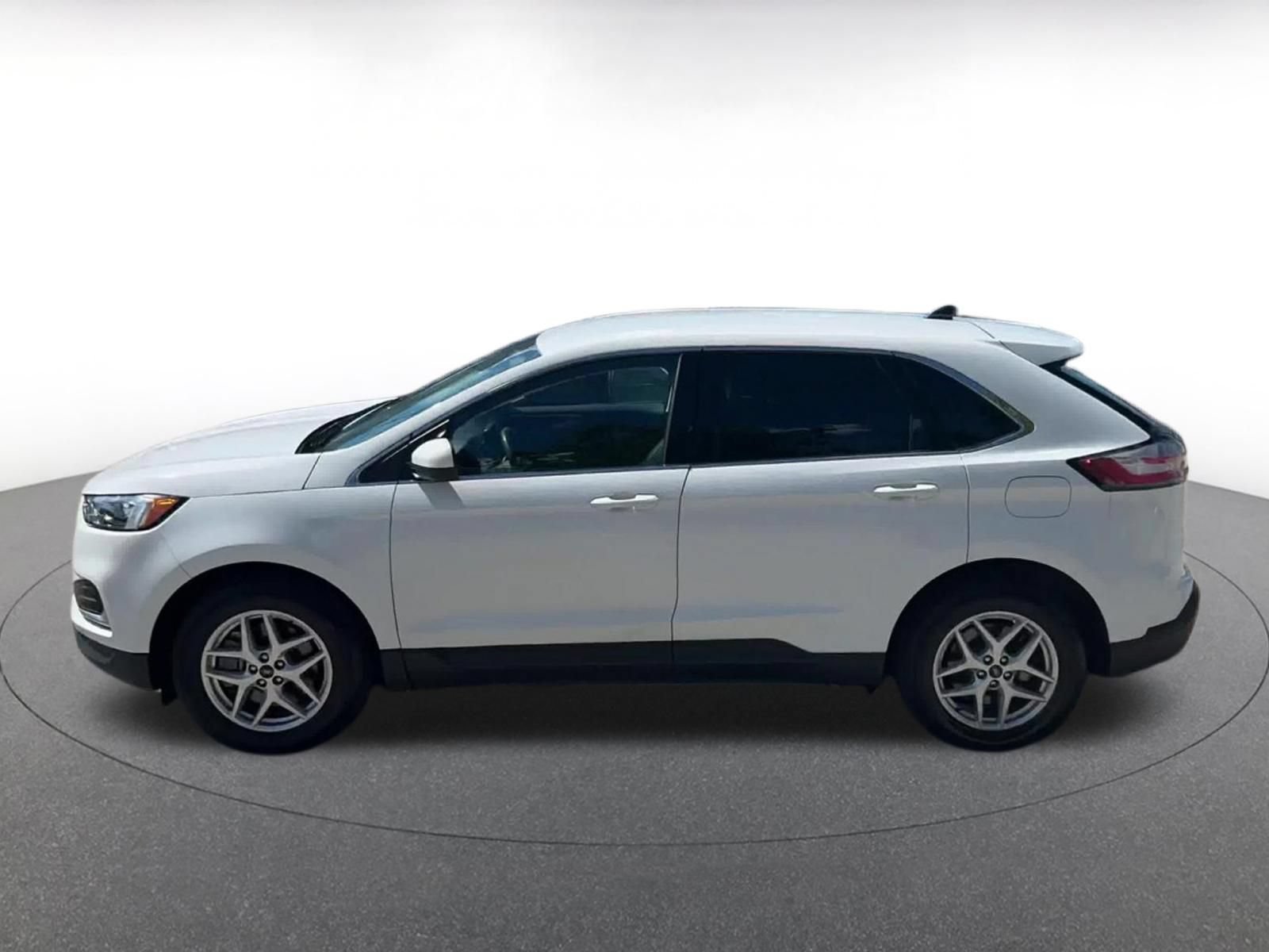 Used 2024 Ford Edge SEL AWD/4WD image 7