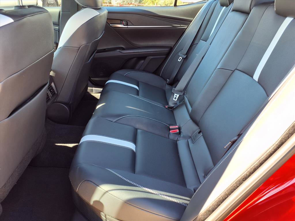 Used 2025 Toyota Camry SE image 12