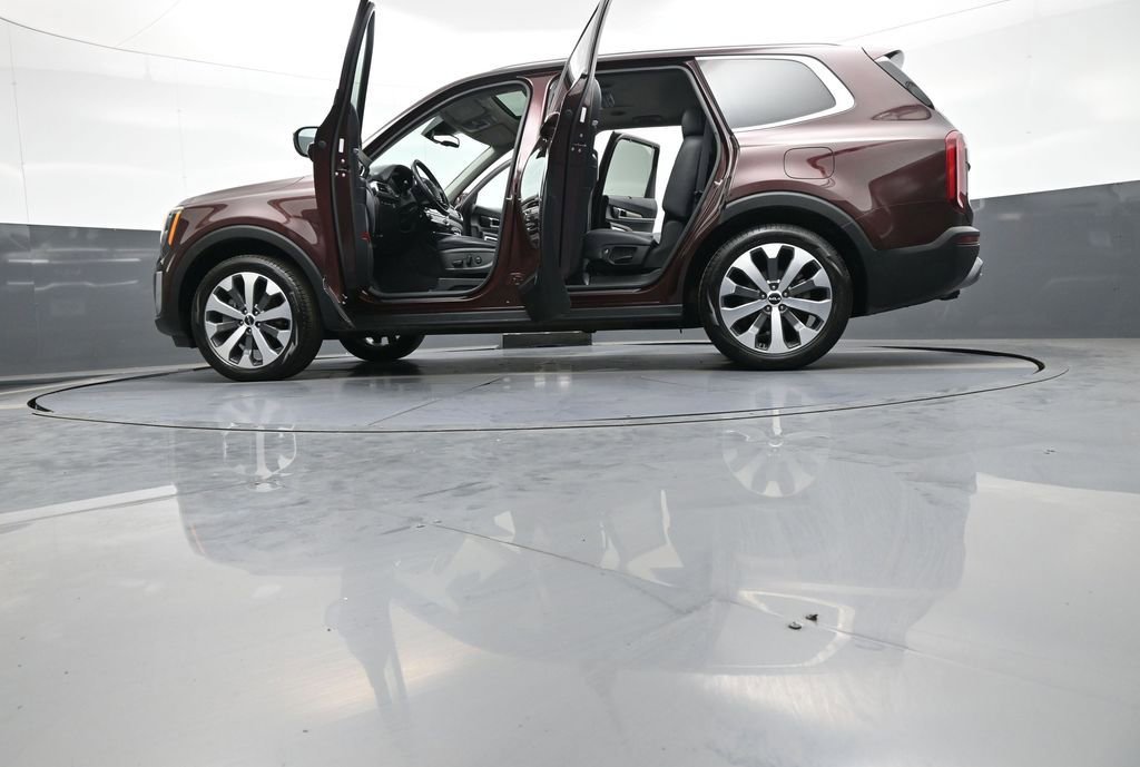 Certified 2022 Kia Telluride EX w/ EX Premium Package FWD image 51