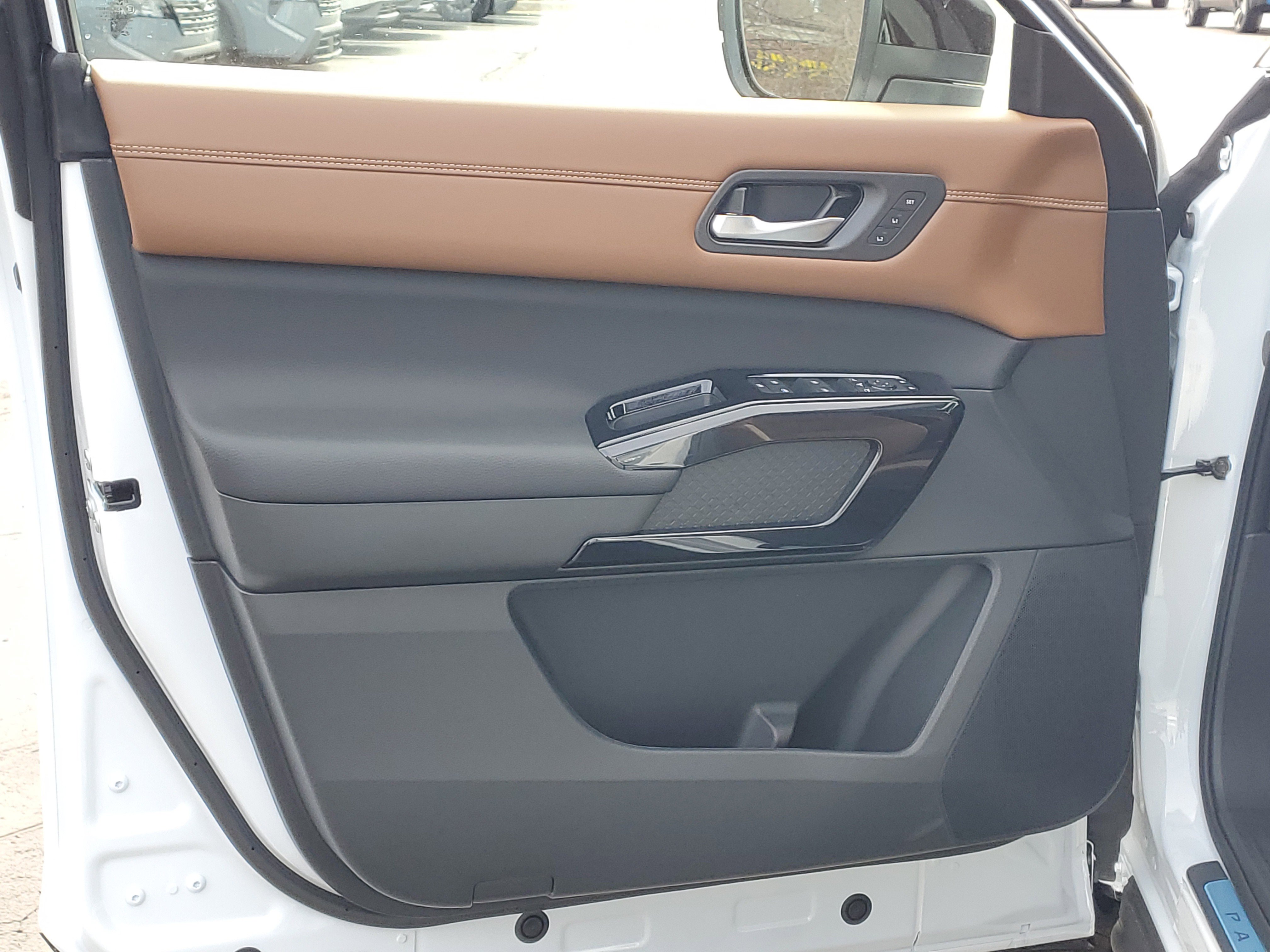 New 2026 Nissan Pathfinder Platinum image 22