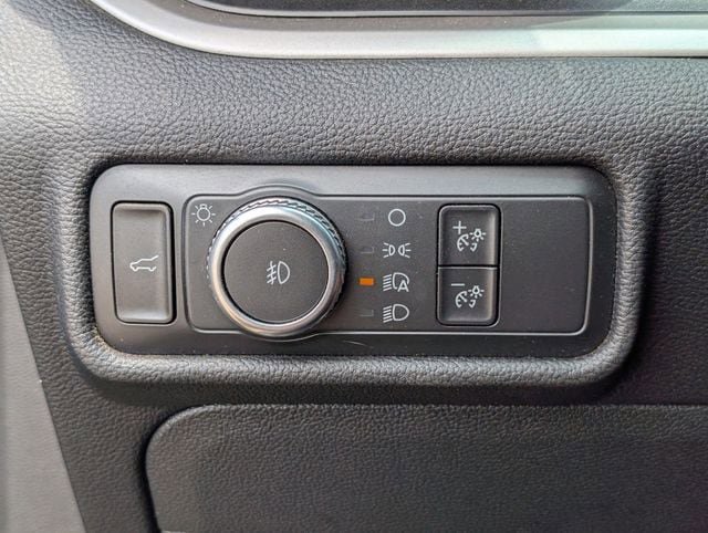 Used 2020 Ford Explorer XLT w/ Equipment Group 202A AWD/4WD image 21