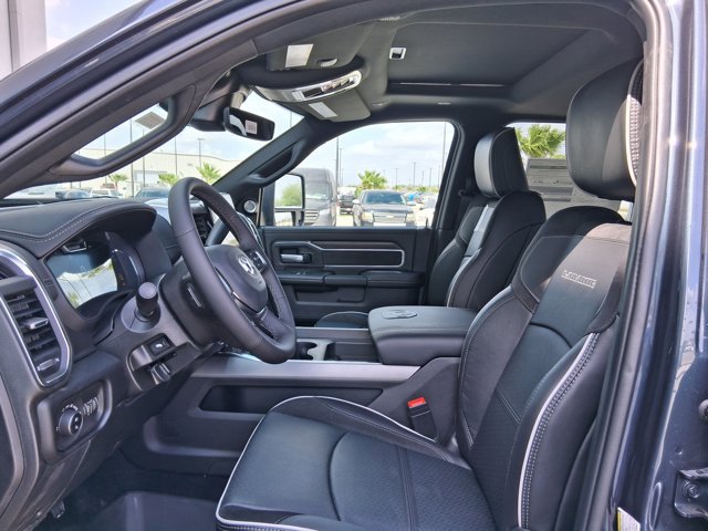 New 2026 RAM 3500 Laramie AWD/4WD image 19