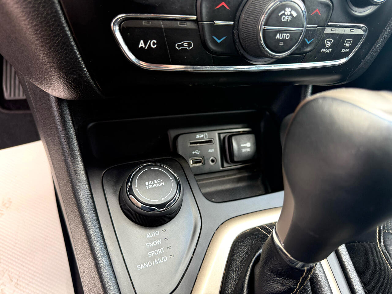 Used 2017 Jeep Cherokee High Altitude w/ Luxury Group image 42