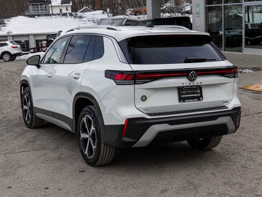 Used 2025 Volkswagen Tiguan SE AWD/4WD image 6