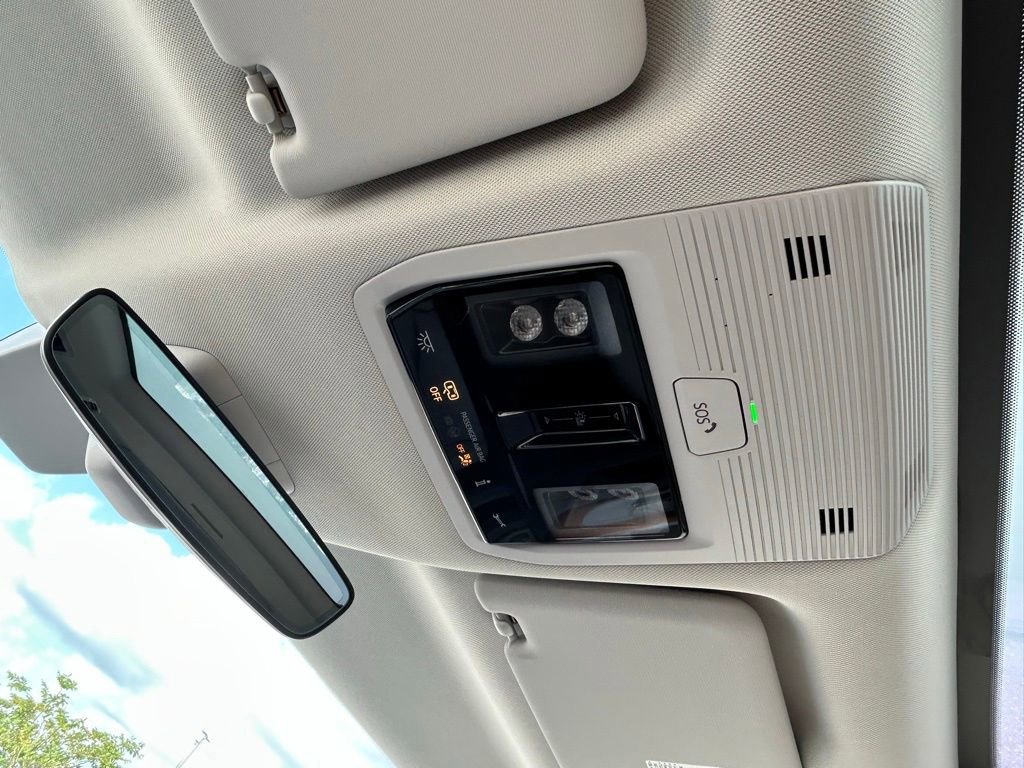 Used 2025 Volkswagen ID. Buzz 1st Edition image 35