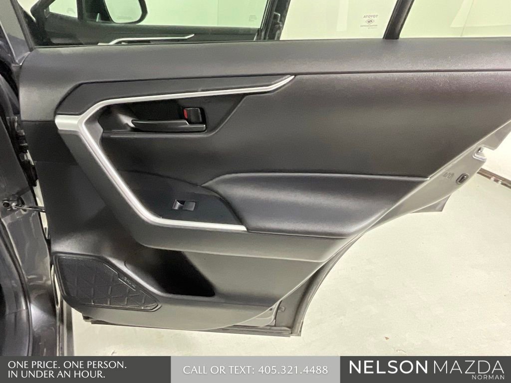 Used 2022 Toyota RAV4 LE image 23