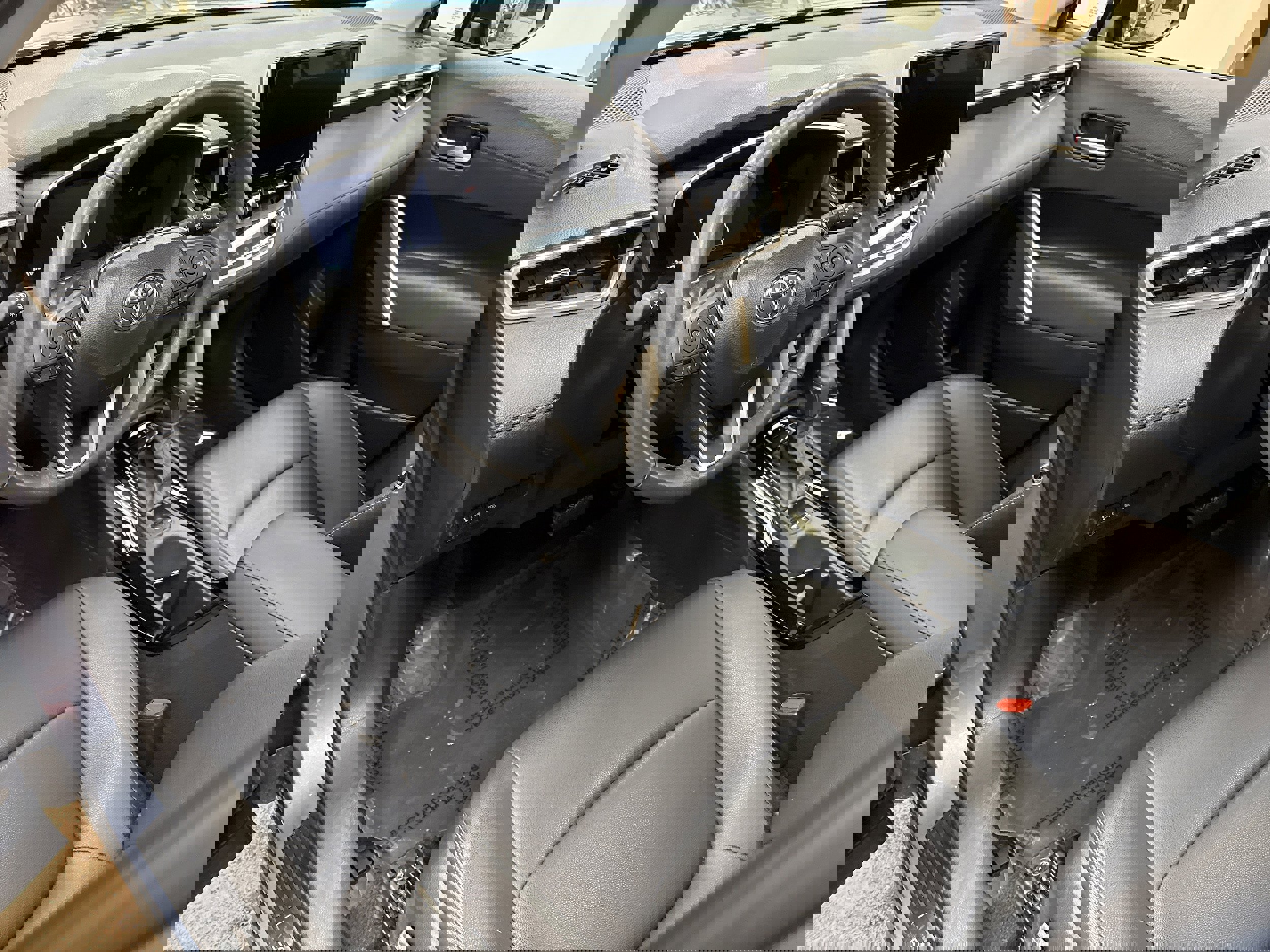 Used 2024 Toyota Corolla Cross XLE w/ Convenience Package image 28