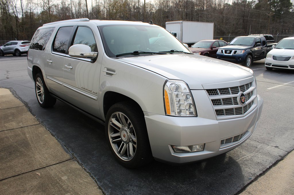 Used 2013 Cadillac Escalade ESV Premium image 2