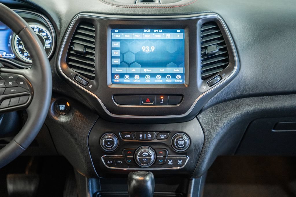 Used 2022 Jeep Cherokee Trailhawk w/ Premium Leather Package AWD/4WD image 23
