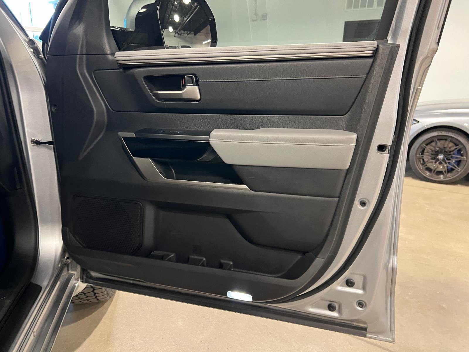 Used 2024 Toyota Tundra Limited AWD/4WD image 40