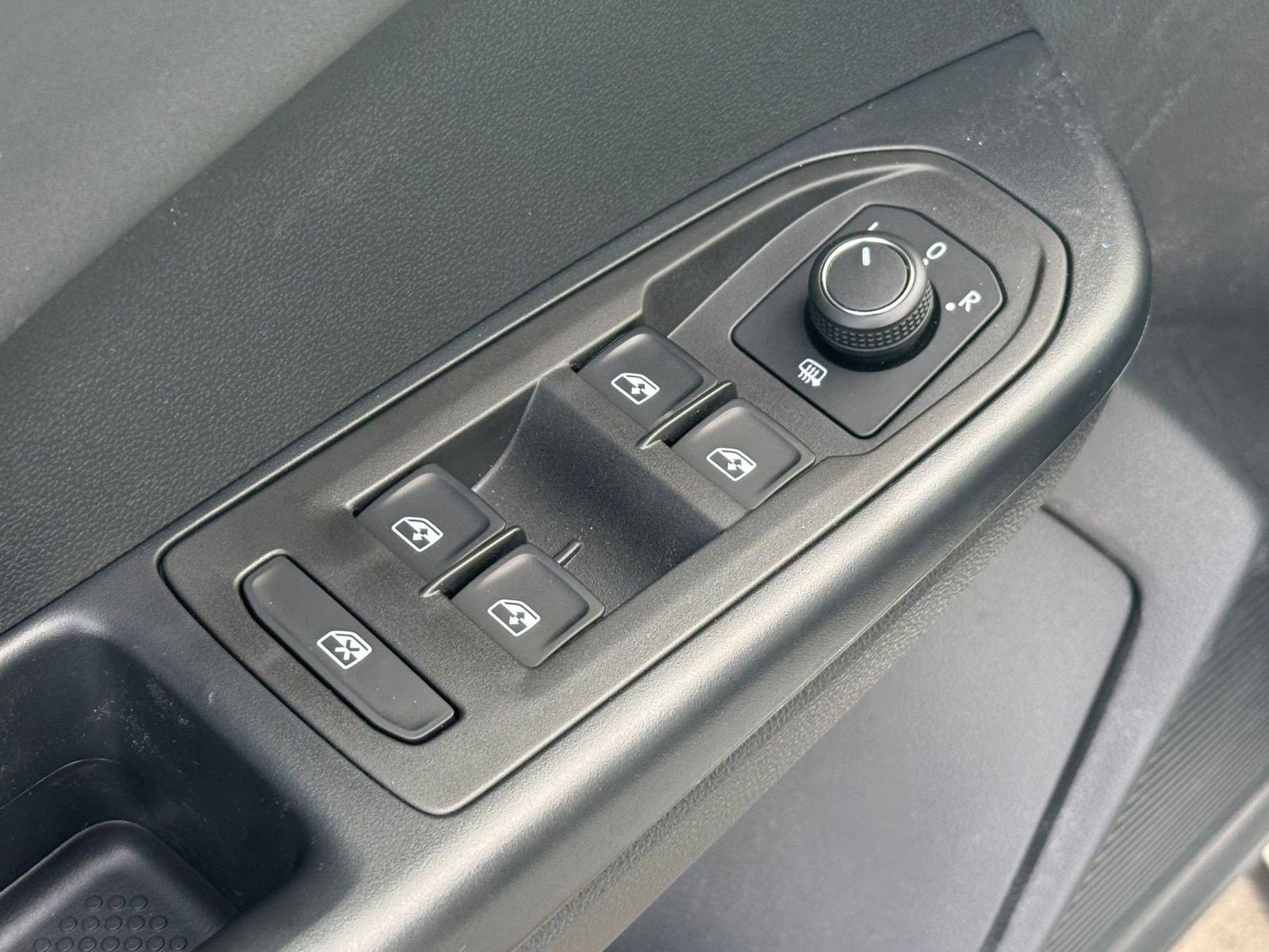 New 2026 Volkswagen Taos SE image 11