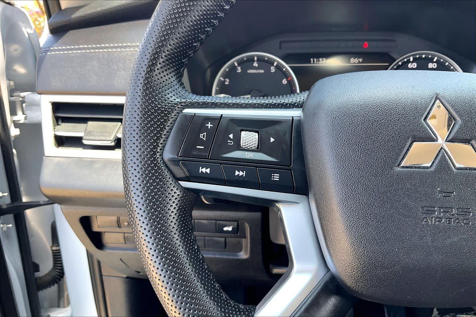 Used 2025 Mitsubishi Outlander SE AWD/4WD image 42