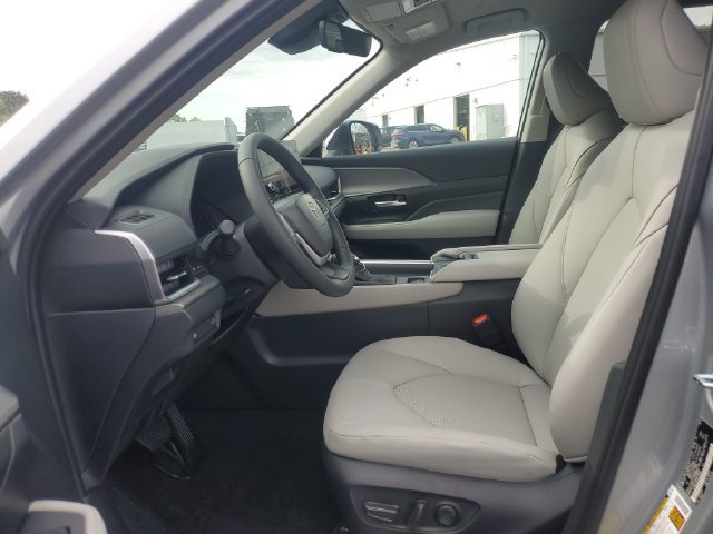 New 2026 Toyota Grand Highlander AWD image 17