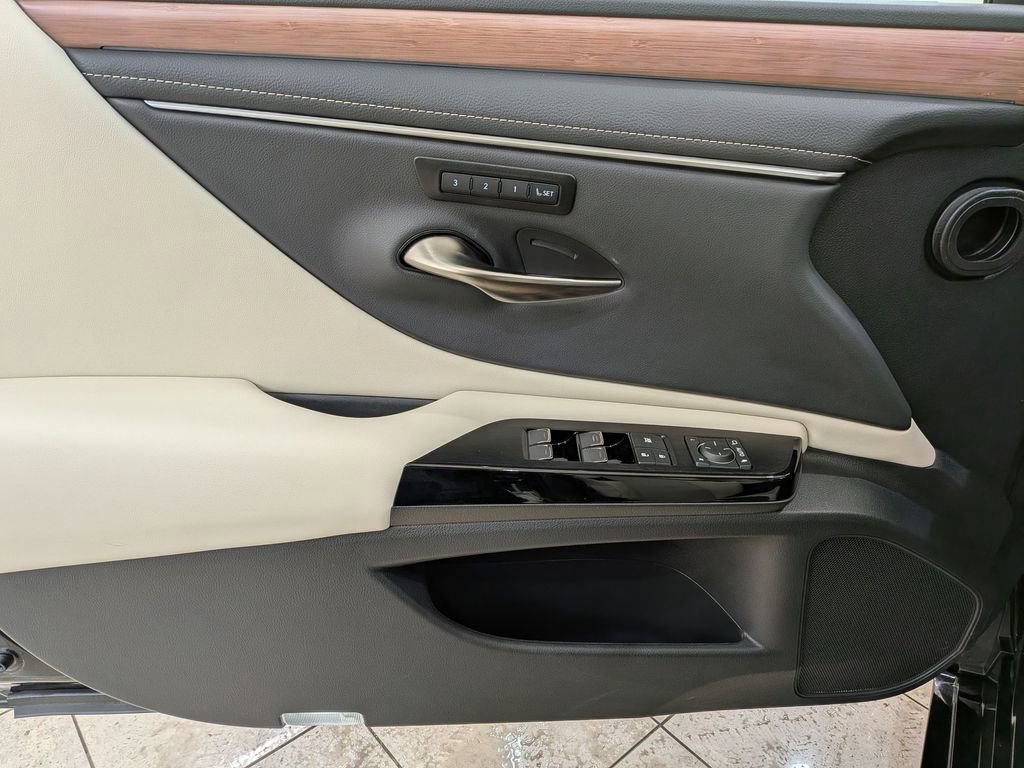 Certified 2025 Lexus ES 350 350 w/ Premium Package image 16