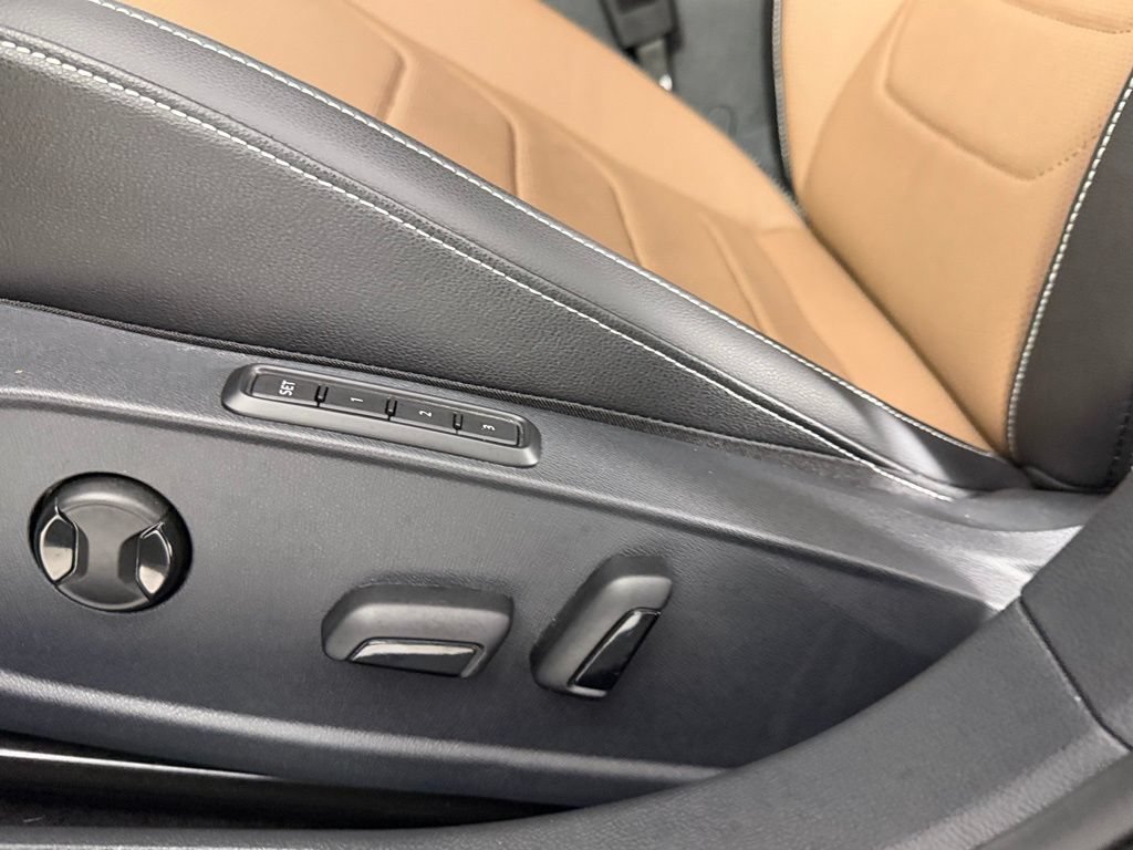 Used 2025 Volkswagen Jetta SEL FWD image 24