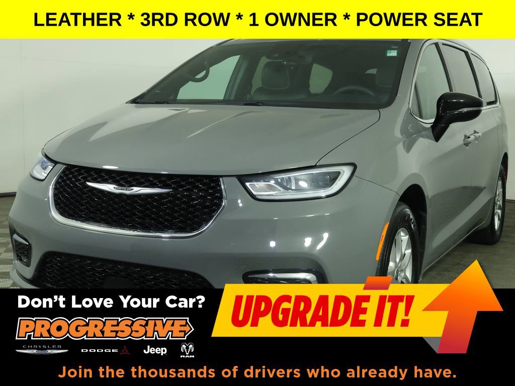 Used 2025 Chrysler Pacifica Select FWD image 1