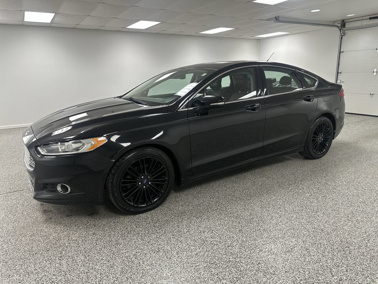 Used 2016 Ford Fusion SE w/ Equipment Group 202A FWD image 4