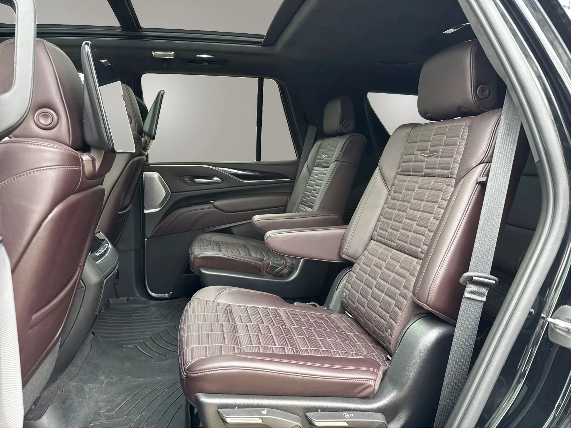 Used 2022 Cadillac Escalade Sport Platinum w/ LPO, ONYX Package image 10