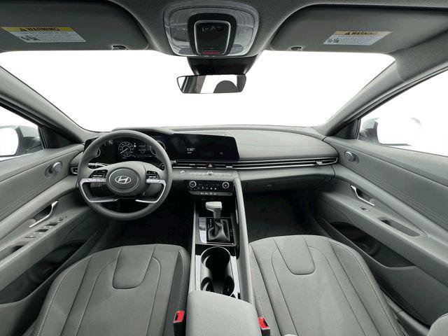 New 2025 Hyundai Elantra Hybrid FWD image 13