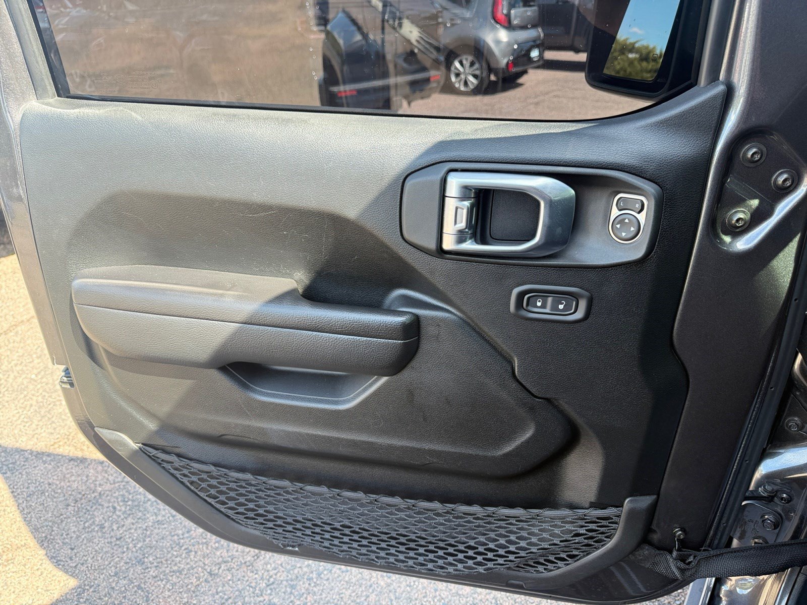 Used 2022 Jeep Gladiator Sport AWD/4WD image 13