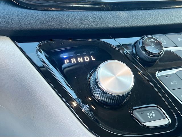 Used 2024 Chrysler Pacifica Touring-L image 15