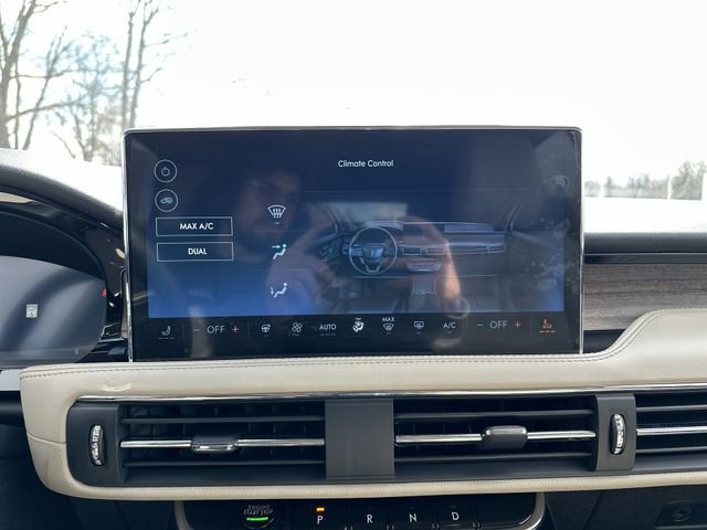Used 2025 Lincoln Corsair Reserve image 18