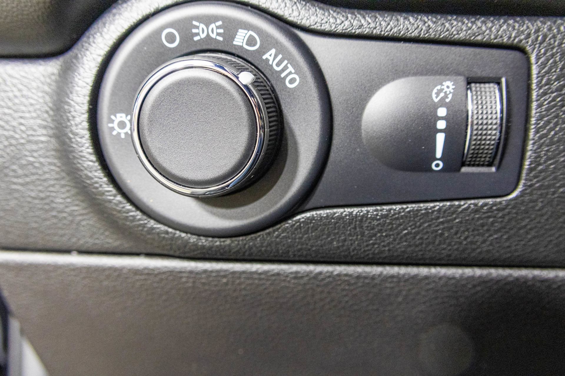 Used 2023 Dodge Durango GT image 36