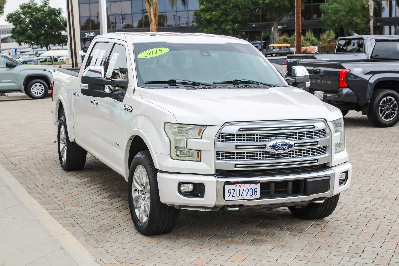 Used 2015 Ford F150 Platinum w/ Equipment Group 701A Luxury AWD/4WD image 3