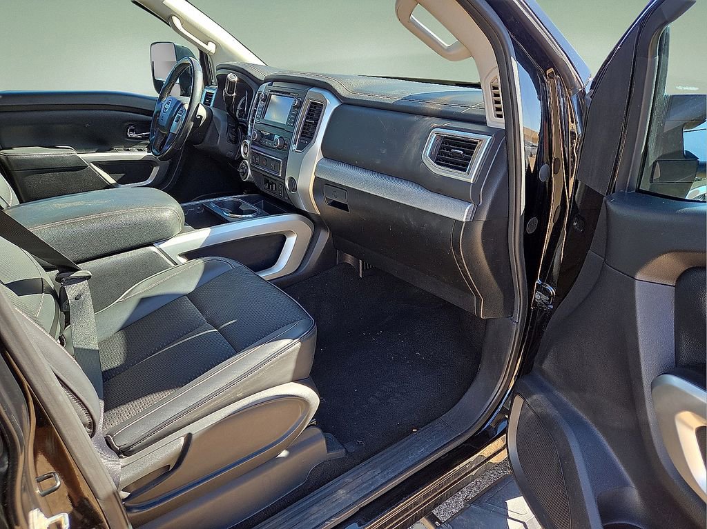 Used 2018 Nissan Titan PRO-4X image 11