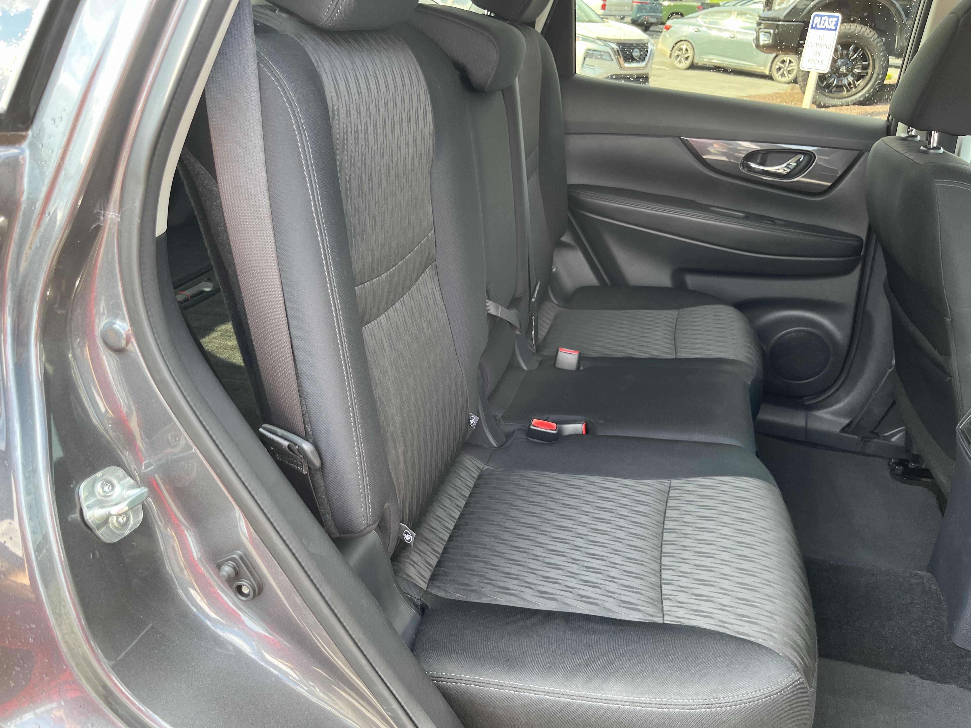 Used 2018 Nissan Rogue SV w/ Premium Package AWD/4WD image 4