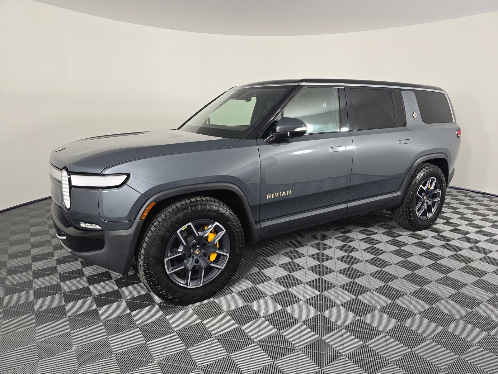 Used 2022 Rivian R1S Launch Edition image 1