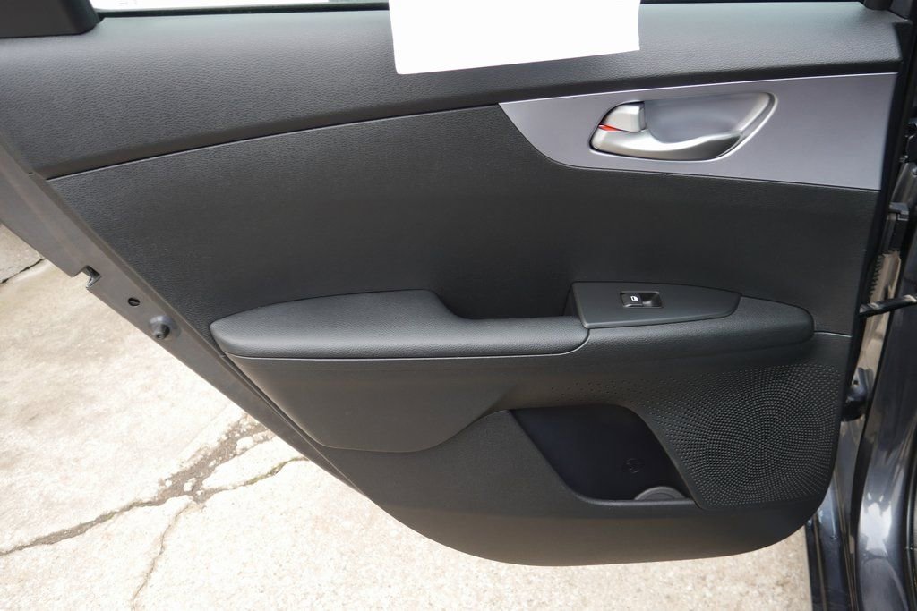 Used 2022 Kia Forte LXS image 28