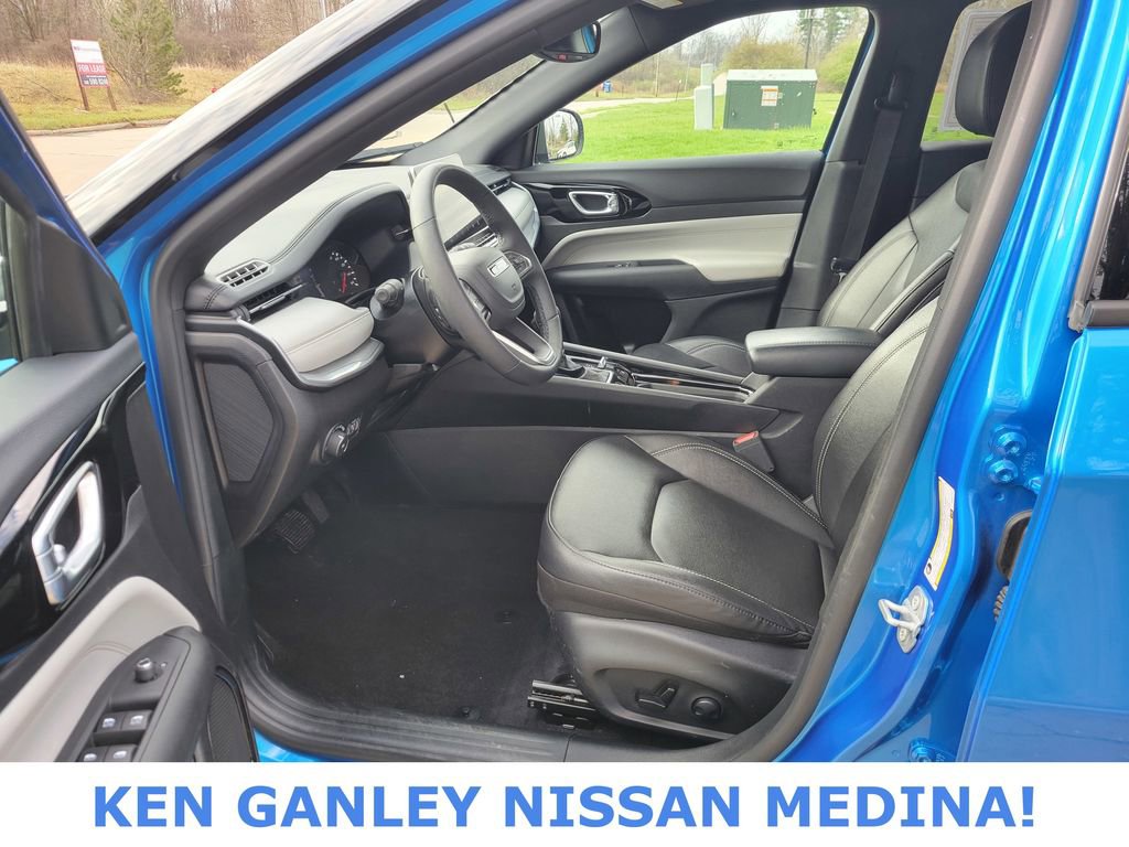 Used 2025 Jeep Compass Limited image 36