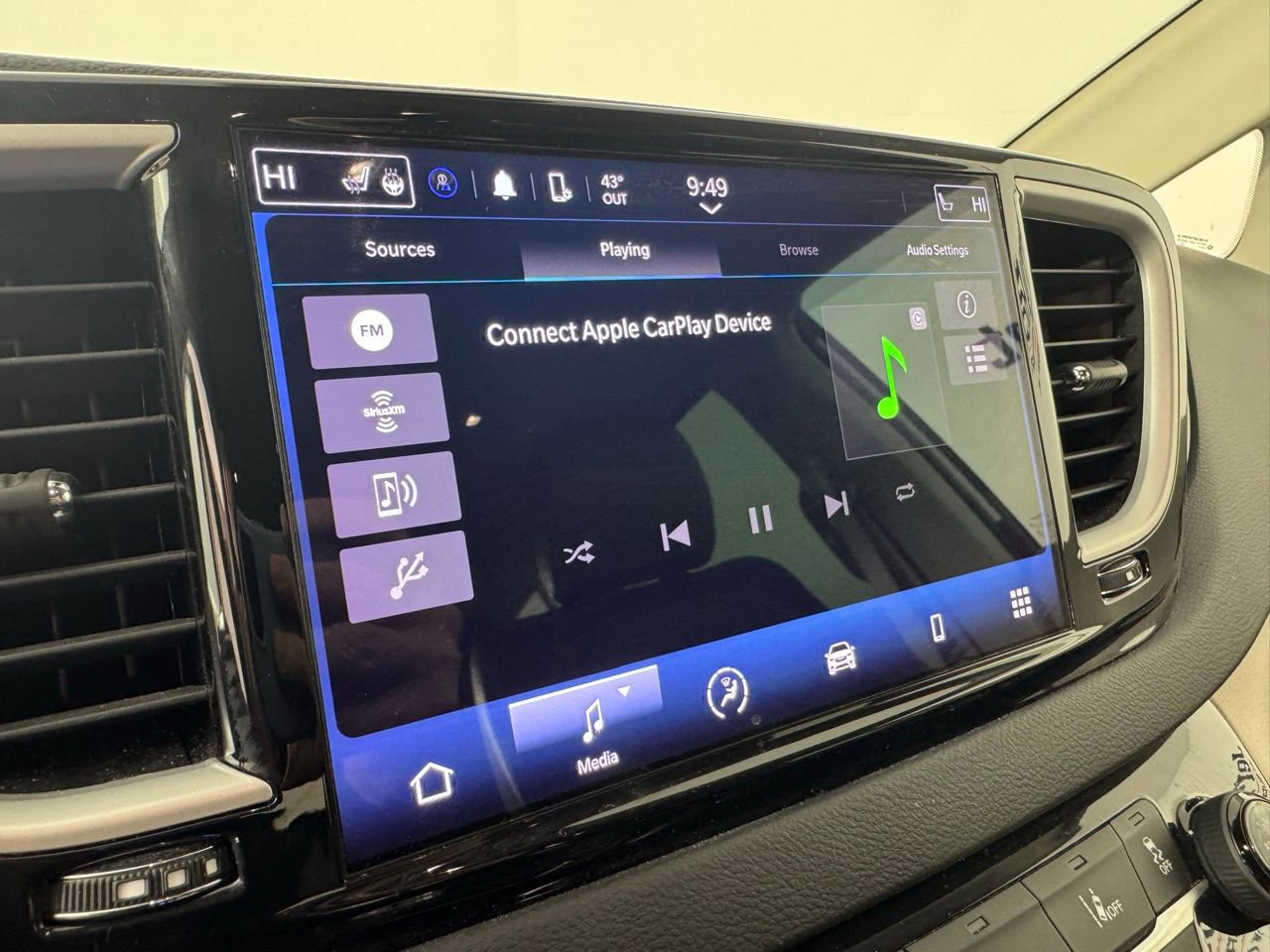 Used 2023 Chrysler Pacifica Touring-L image 15