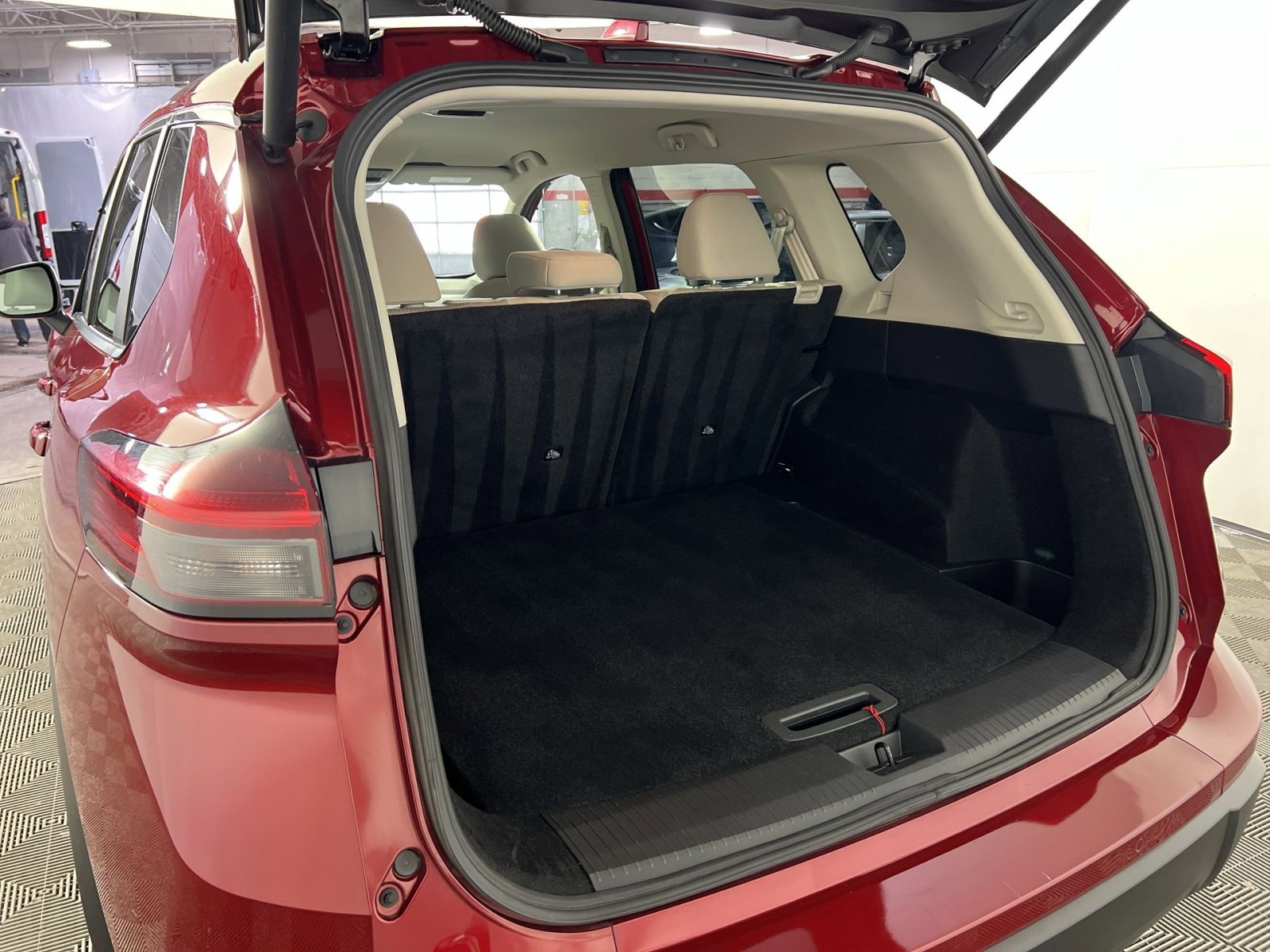 Used 2025 Nissan Rogue SV image 26