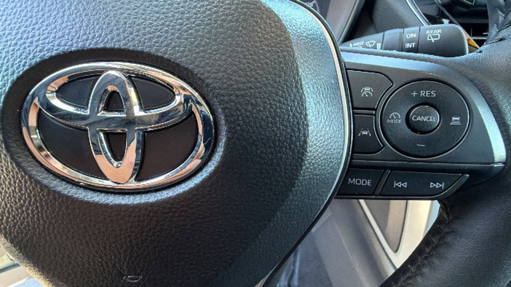 Certified 2025 Toyota Corolla Cross LE AWD/4WD image 20