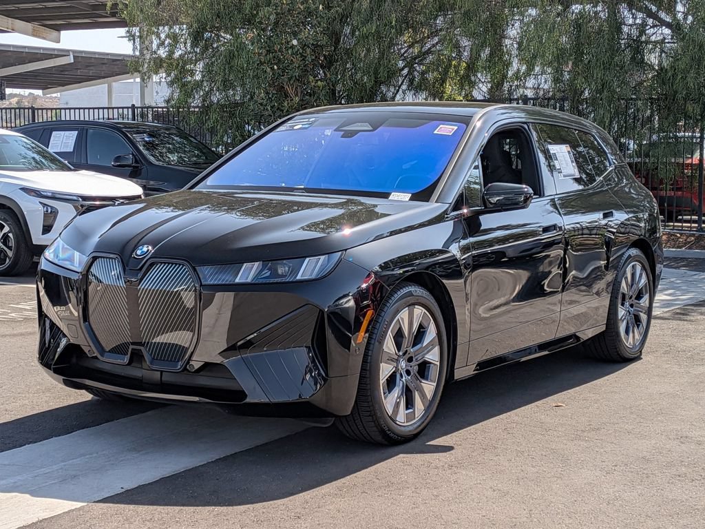 Certified 2026 BMW iX xDrive45 w/ Premium Package AWD/4WD image 2