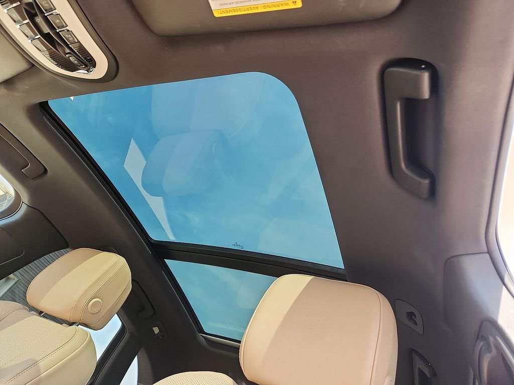 Certified 2025 Porsche Macan image 14