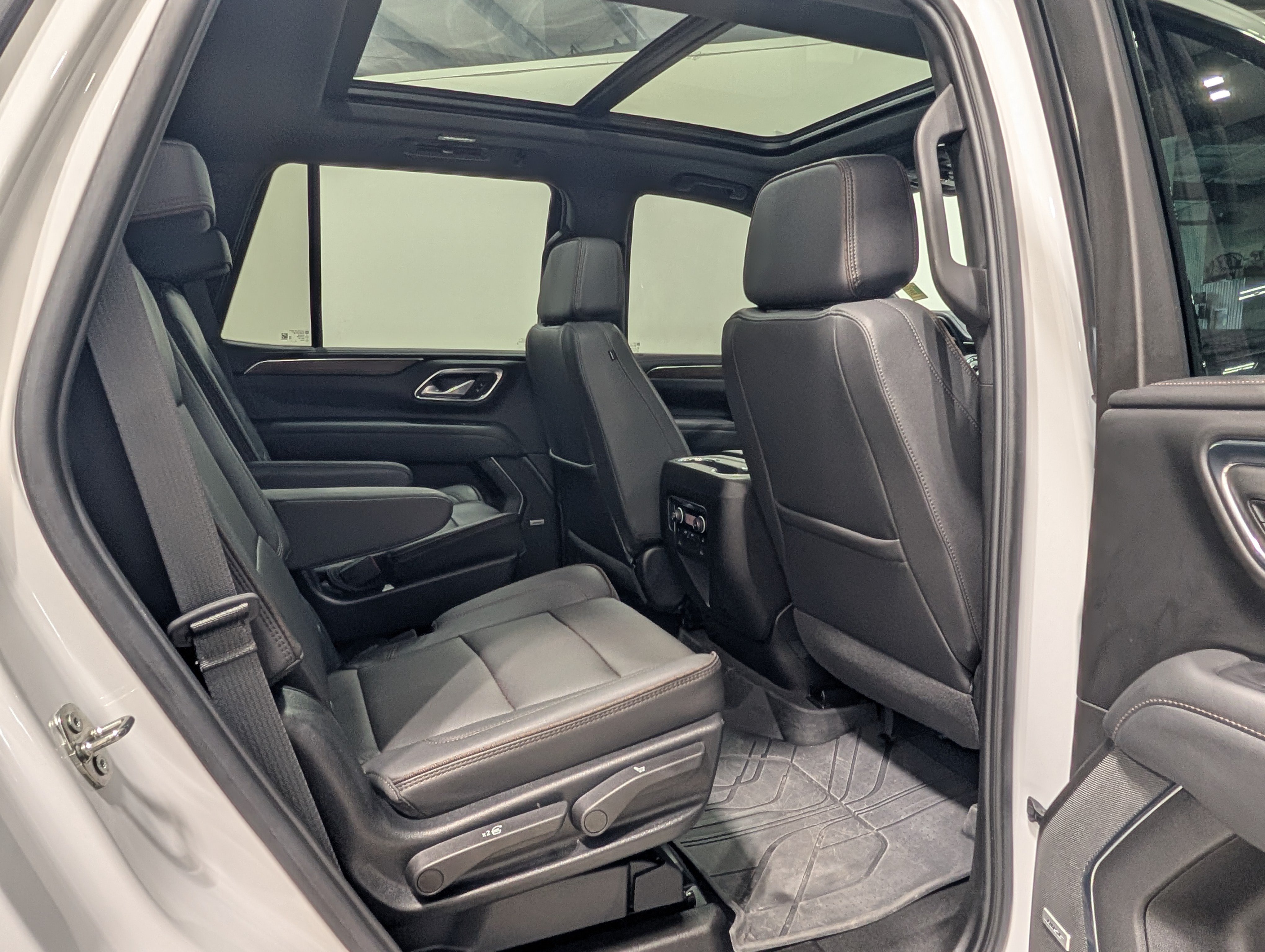 Used 2023 Chevrolet Tahoe High Country AWD/4WD image 18