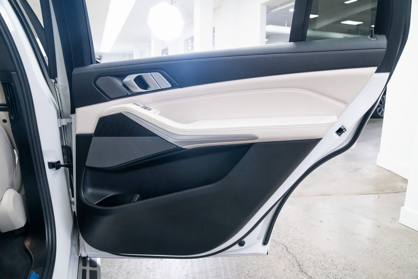 Used 2021 BMW X7 xDrive40i w/ M Sport Package image 22