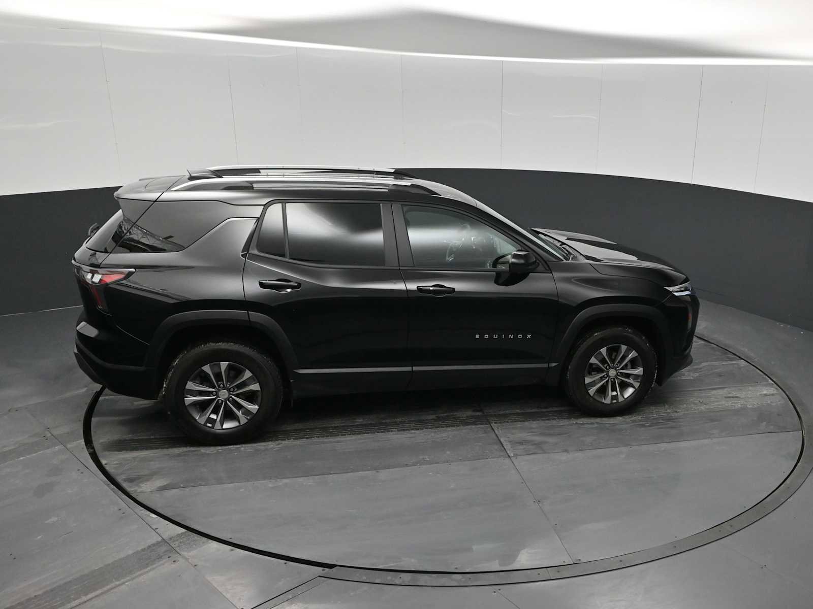 Used 2025 Chevrolet Equinox LT w/ Convenience Package II image 17