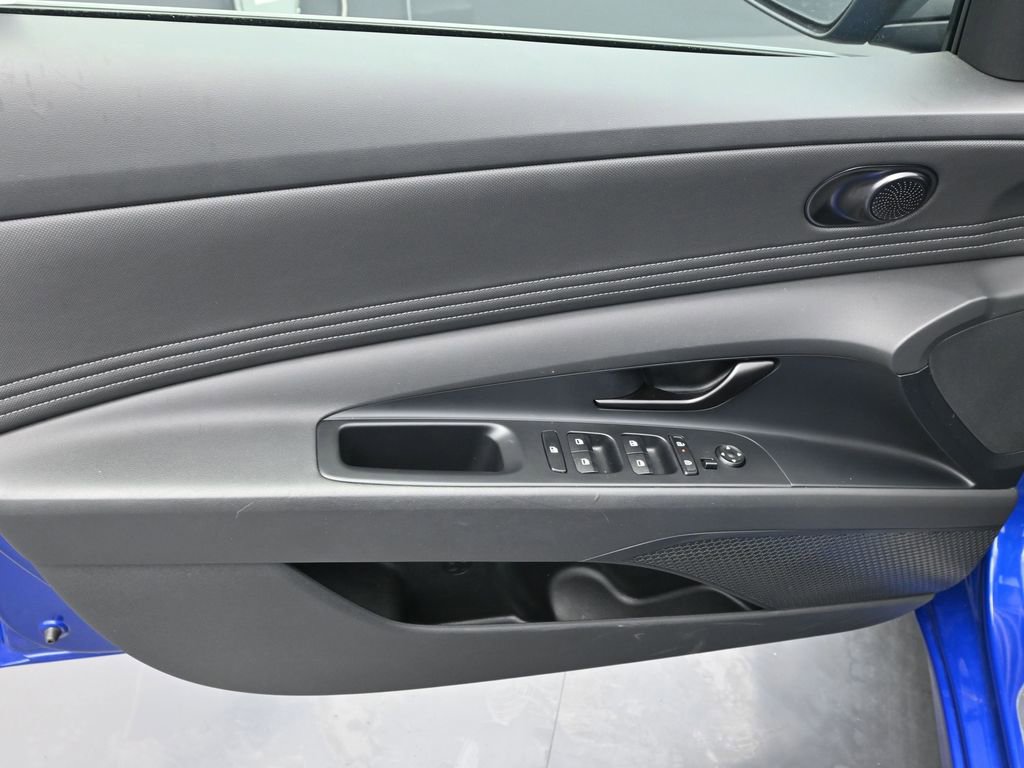 Certified 2025 Hyundai Elantra Sport image 21