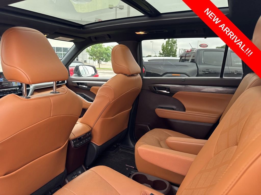 Used 2021 Toyota Highlander Platinum AWD/4WD image 8